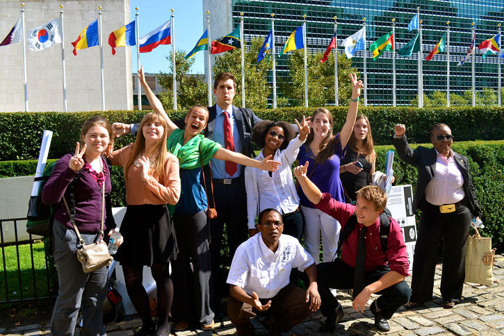Students posing in front of the United Nations.